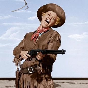 A cover of "Holy Charm" cluster. The owner is tiellas. The cluster consists of 7 elements.