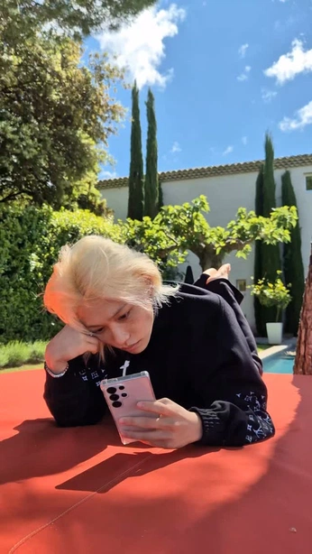 A cover of "Skzzzz" cluster. The owner is skzwrldomination. The cluster consists of 13 elements.