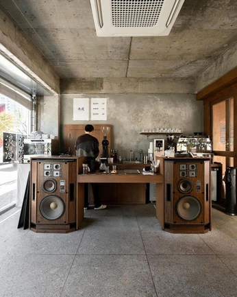 A cover of "🥃" cluster. The owner is alanmacias. The cluster consists of 2 elements.