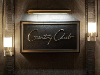 A cover of "HUD 5" cluster. The owner is smantua. The cluster consists of 19 elements.