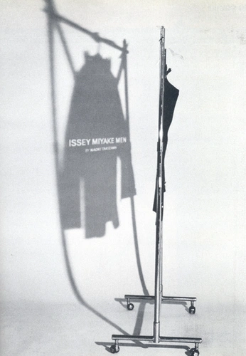 A cover of "merch in dice" cluster. The owner is yoormedia. The cluster consists of 3 elements.