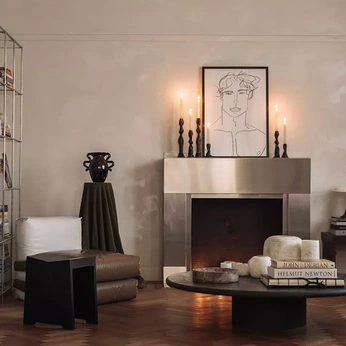 A cover of "Interiors" cluster. The owner is theeditedroom. The cluster consists of 100 elements.