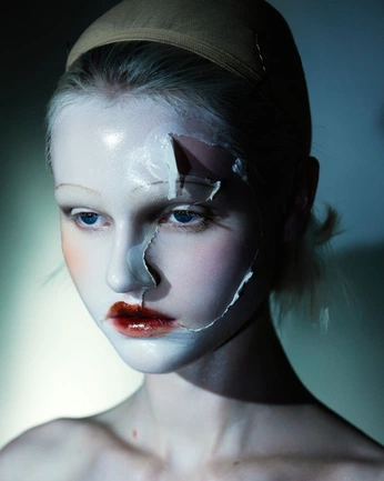 A cover of "AG makeup" cluster. The owner is juliangigola. The cluster consists of 19 elements.