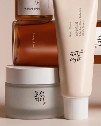 A cover of "LUMIYA" cluster. The owner is leylaugural. The cluster consists of 4 elements.