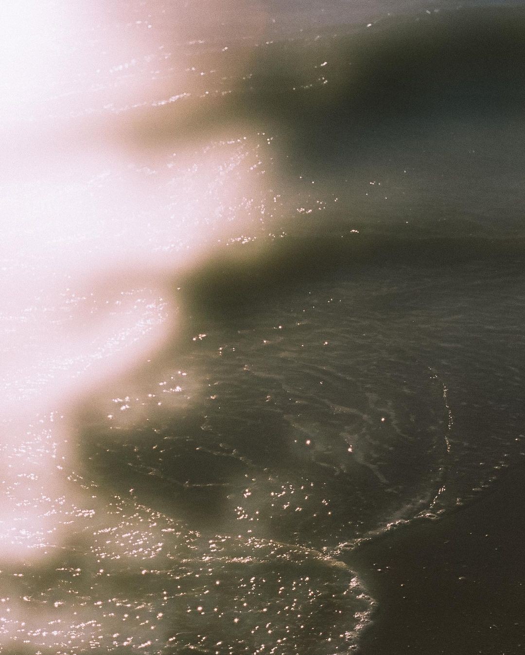 An Instagram  post added on Jan 23, 2024. The author is @biancadjardins. May present: water, atmosphere, liquid, sunlight, astronomical object.