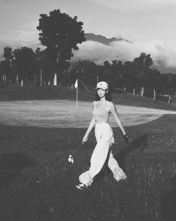 A cover of "GOLF DESIGN" cluster. The owner is dom.designer. The cluster consists of 99 elements.