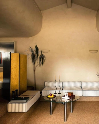 A cover of "INTERIOR & LIVING." cluster. The owner is marisatania. The cluster consists of 92 elements.