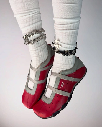 A cover of "fashion" cluster. The owner is sharannyyaaa. The cluster consists of 2 elements.