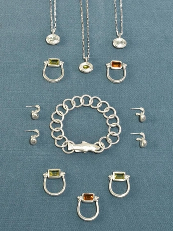 A cover of "For 擺拍 ACC Collection" cluster. The owner is peicreative. The cluster consists of 32 elements.