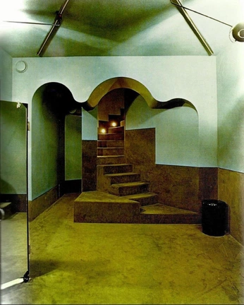 A cover of "Uncomfy" cluster. The owner is memmesa. The cluster consists of 1 element.