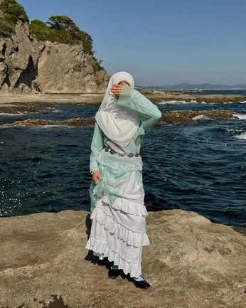 A cover of "Outfit ideas" cluster. The owner is starfishy. The cluster consists of 2 elements.