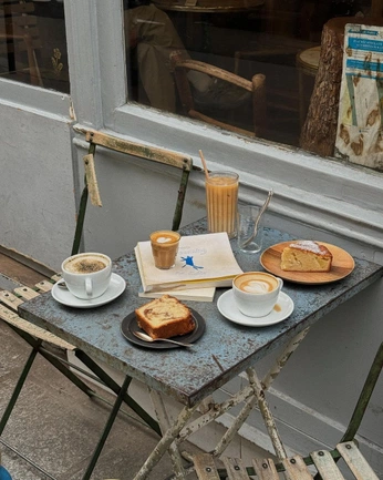 A cover of "Cafe" cluster. The owner is itshighgoose. The cluster consists of 17 elements.