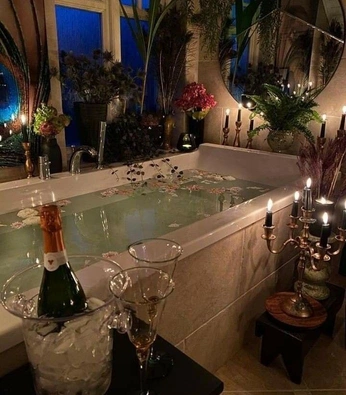 A cover of "Moon Cult: Issue Zero" cluster. The owner is planet58. The cluster consists of 20 elements.