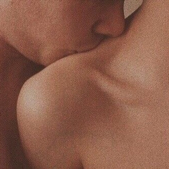 A cover of "eros" cluster. The owner is theportal. The cluster consists of 16 elements.