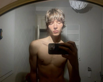 A cover of "(i love boys)" cluster. The owner is giacosuito. The cluster description is "boys… gay boys, hot boys, cute boys, masc boys, fem boys, all boys!". The cluster consists of 133 elements.