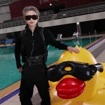 A cover of "Yongbok <3" cluster. The owner is hyune. The cluster consists of 28 elements.