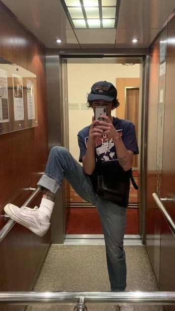 A cover of "poses" cluster. The owner is kalil.garcia. The cluster consists of 1 element.