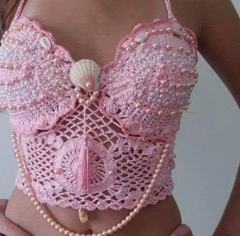 A cover of "Costuming Dream" cluster. The owner is shimmersage. The cluster consists of 1 element.