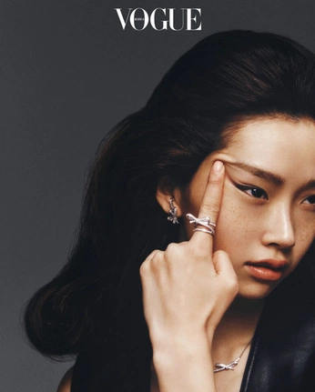 A cover of "GOLOMT TVC MODEL" cluster. The owner is shinobinomono. The cluster consists of 14 elements.