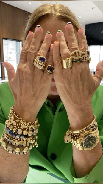 A cover of "Future Baddies" cluster. The owner is bwarner. The cluster description is "a baddie never retires". The cluster consists of 7 elements.