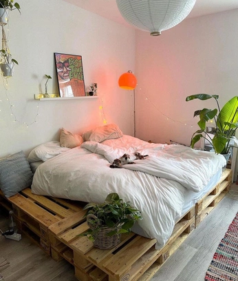 A cover of "📀Room decor📺" cluster. The owner is cheis. The cluster consists of 4 elements.