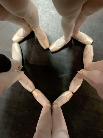 A cover of "balletcore" cluster. The owner is taysaesthetics. The cluster consists of 15 elements.