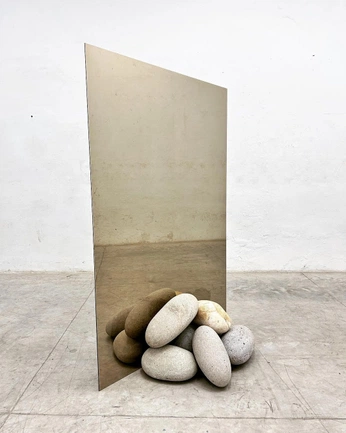 A cover of "If you hold a stone" cluster. The owner is ma.au. The cluster consists of 4 elements.