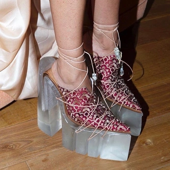 A cover of "painful shoes" cluster. The owner is veraleighevans24. The cluster consists of 36 elements.