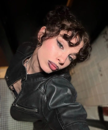 A cover of "Cool aesthetic ig" cluster. The owner is patoti. The cluster consists of 4 elements.