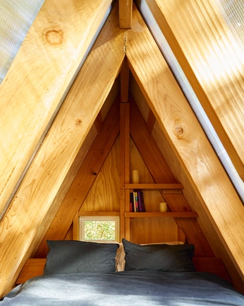 A cover of "BBB Cabin" cluster. The owner is benjiwagner. The cluster description is "Designed and Built by Nahanni Arntzen www.burrroburrowburrough.com ". The cluster consists of 23 elements.