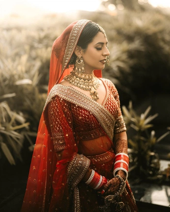 A cover of "Bride photoshoot" cluster. The owner is daisytamsoy. The cluster consists of 10 elements.