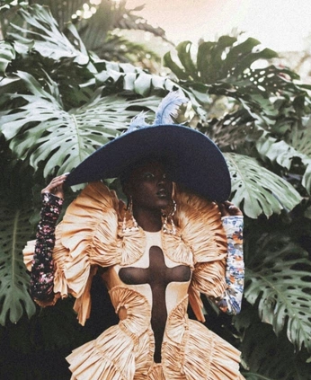 A cover of "Fashionmode" cluster. The owner is cassg. The cluster consists of 18 elements.