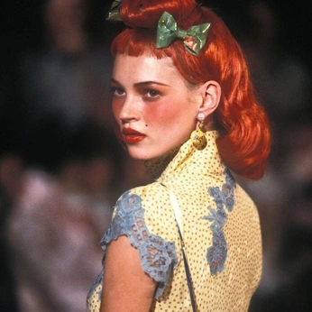 A cover of "run away" cluster. The owner is ayxria. The cluster consists of 85 elements.