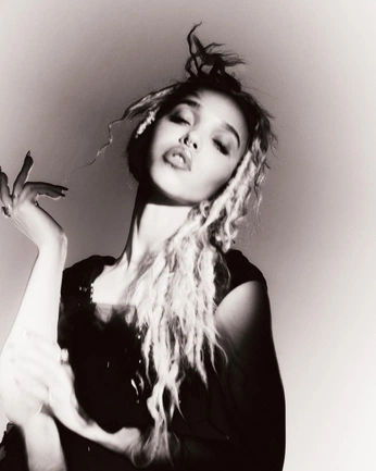 A cover of "CUNT" cluster. The owner is gracegaede. The cluster consists of 3 elements.