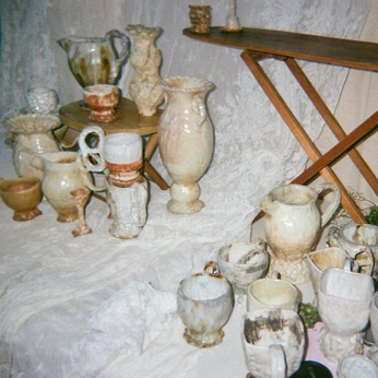 A cover of "Pots" cluster. The owner is annakarennina. The cluster consists of 3 elements.