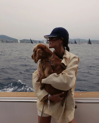 A cover of "who tf is chanel gucci" cluster. The owner is chanelgucci. The cluster consists of 64 elements.