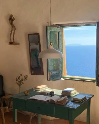 A cover of "feels like home" cluster. The owner is felicityporter. The cluster consists of 101 elements.