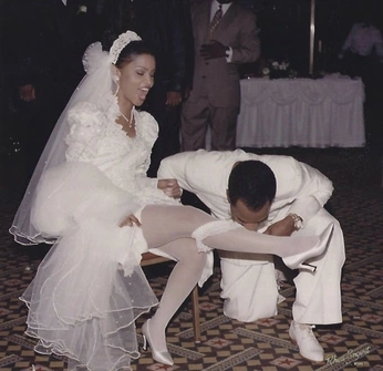 A cover of "Kisses + Pearls" cluster. The owner is missweenietot. The cluster consists of 6 elements.