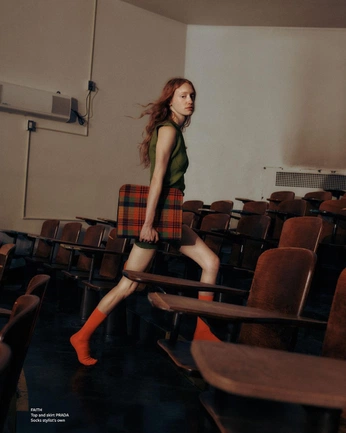 A cover of "hint" cluster. The owner is wuangdai. The cluster consists of 31 elements.