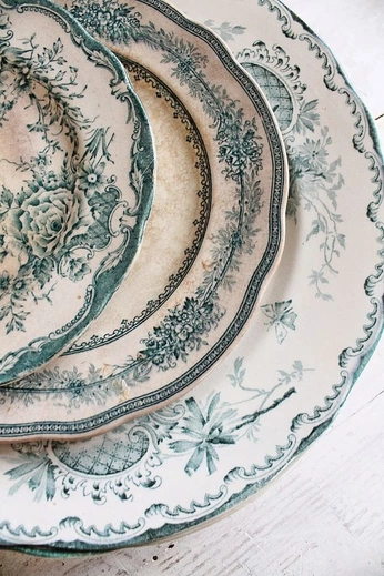 A cover of "Victorian (1830-1900)" cluster. The owner is miliregretz. The cluster consists of 5 elements.