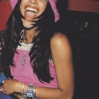 A cover of "2010s vibes" cluster. The owner is iluvclairoo. The cluster consists of 4 elements.