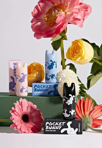 A cover of "nice physical objects" cluster. The owner is studiotessie. The cluster consists of 86 elements.