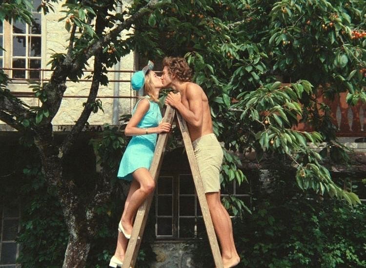 Actors Béatrice Romand and Jean-Claude Brialy in Éric Rohmer's 1970 film Le Genou de Claire.