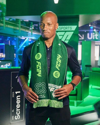 A cover of "Merch" cluster. The owner is ianliu. The cluster consists of 17 elements.