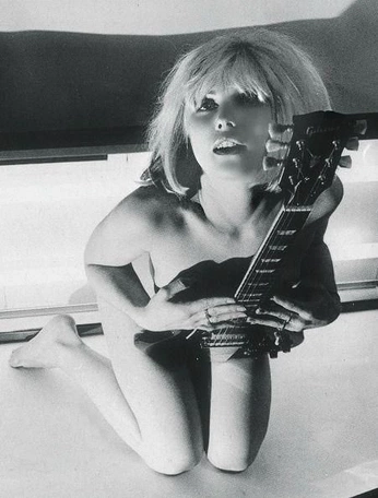 A cover of "CHERRY BOMB" cluster. The owner is gabmontalvo. The cluster consists of 16 elements.