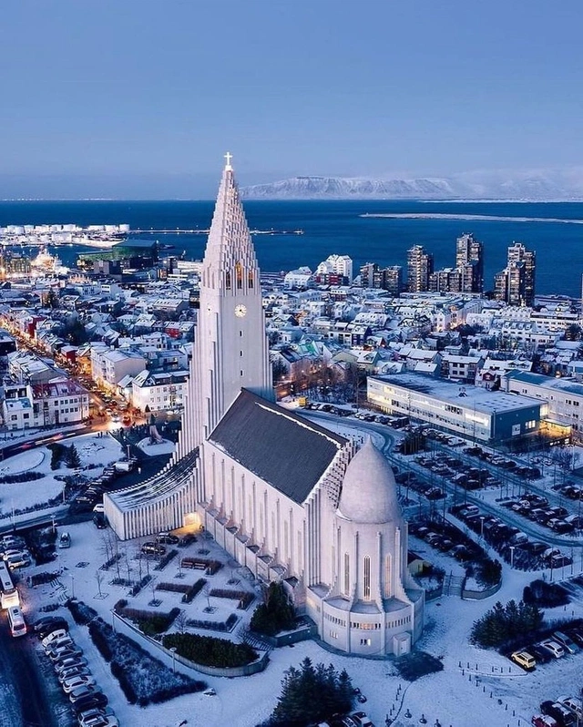 Hallgrímskirkja church in Reykjavik, Iceland during winter