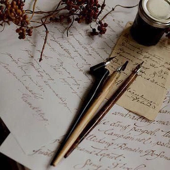 A cover of "royals" cluster. The owner is taysaesthetics. The cluster consists of 9 elements.