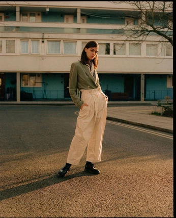 A cover of "editorial" cluster. The owner is cristhian25. The cluster description is "compositions, lighting, and concepts.


". The cluster consists of 58 elements.