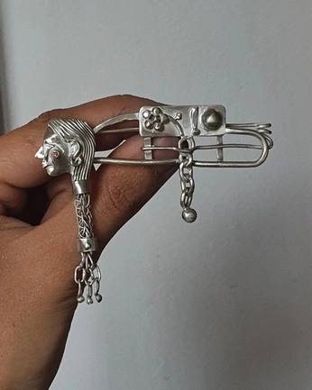 A cover of "hairclip" cluster. The owner is kolodziejpola. The cluster consists of 6 elements.