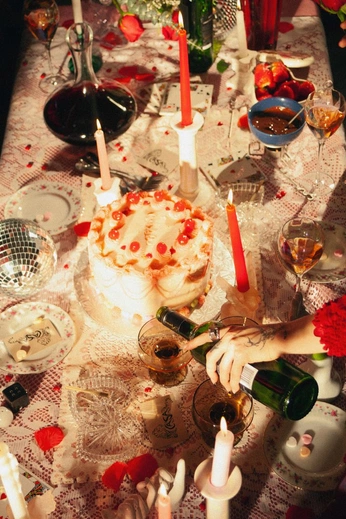 A cover of "Party" cluster. The owner is esctasy. The cluster consists of 2 elements.